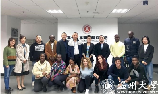 香蕉视频
商学院第一届硕士学位留学生合影.jpg