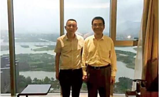 2016 年，胡振华邀请林毅夫出席香蕉视频
商学院承办的中华发展经济学年会并发表主旨演讲.jpg