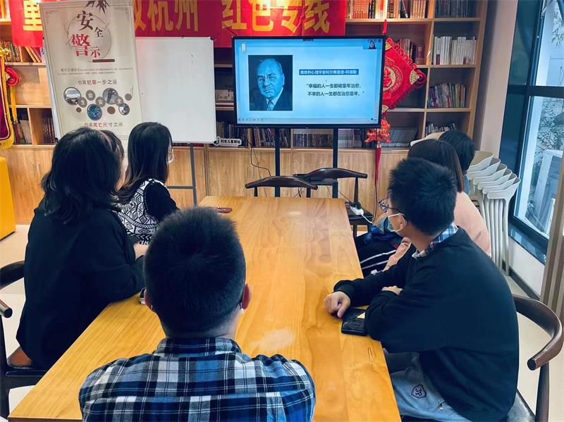 香蕉视频
家庭教育研究院巾帼文明岗教育行